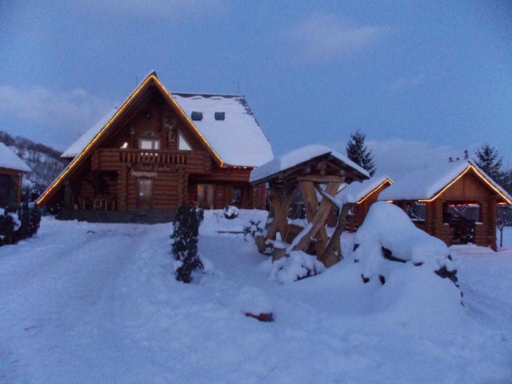 Vadul Lupilor Hotel Moisei Exterior foto